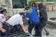 问事摇卦洛杉矶之后，纽约也乱了，超20人被捕