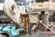 问事摇卦小蚕虫变身“产业龙”，广西这座小城如何实现“破茧重生”？