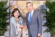 问事摇卦王毅会见尼泊尔外长阿祖